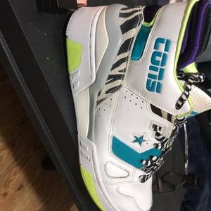 Converse women’s shoes 8.5